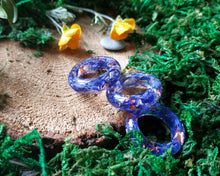 Load image into Gallery viewer, Cornflower petal ring