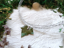 Load image into Gallery viewer, Real Ivy Leaf Dew Necklace

