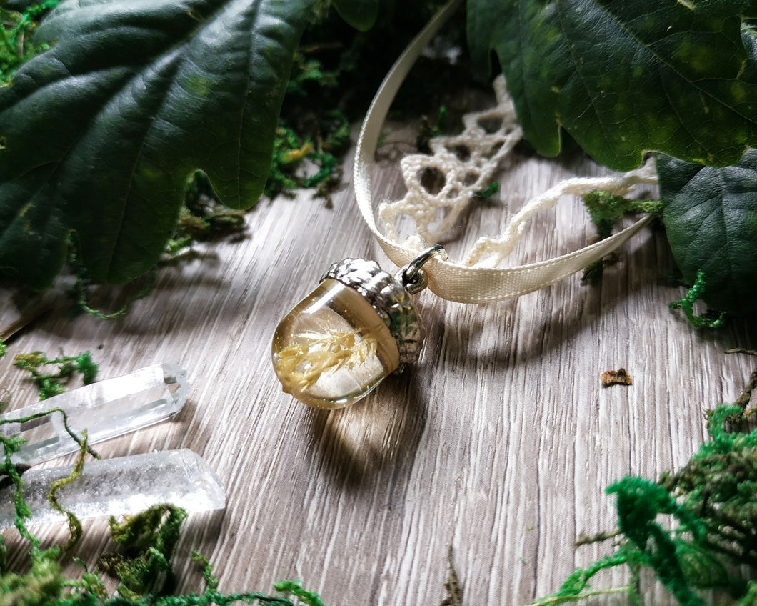 Acorn pendant with dried grass