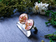 Load image into Gallery viewer, Round dried heather earrings
