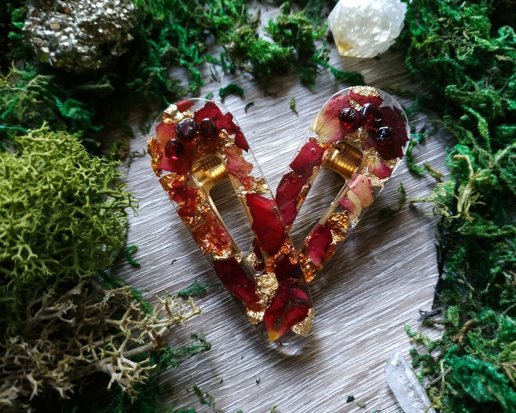 Hair clip with rose and garnet